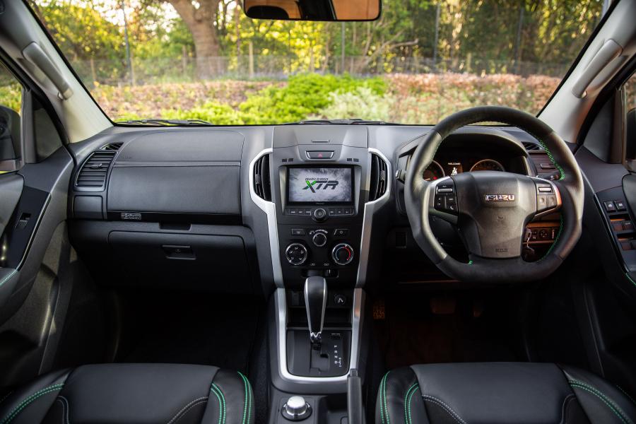 Торпедо Isuzu D-Max XTR Colour Edition 2020 года  (UK) (фото 6 из 23)